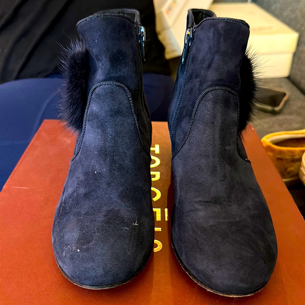 Suede leather ankle boots. Brand Missouri